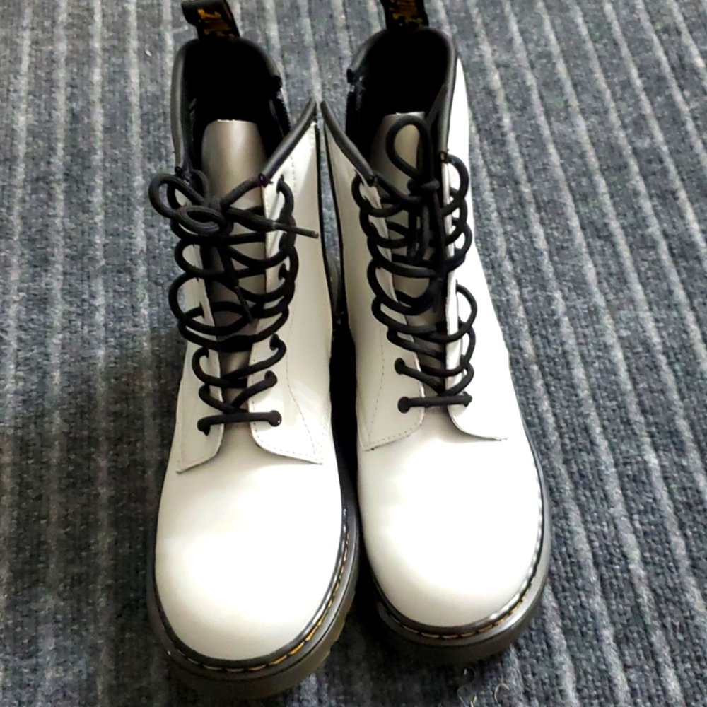 New Dr Martens white boots size 7